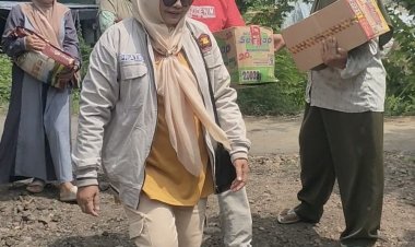 Kunjungan Ibu Supriatin S.Pd Ke Rumah Warga Desa Kotaanyar Terdampak Longsor
